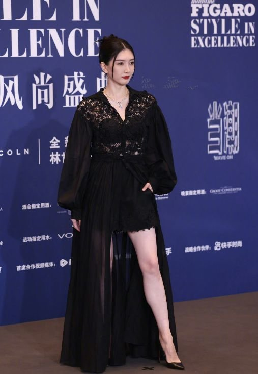女明星又一时尚盛典美图来袭，霸姐江疏影似黑社会大佬