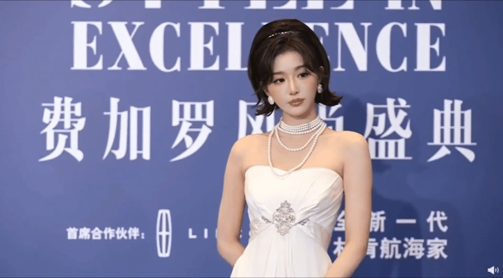 女明星又一时尚盛典美图来袭，霸姐江疏影似黑社会大佬