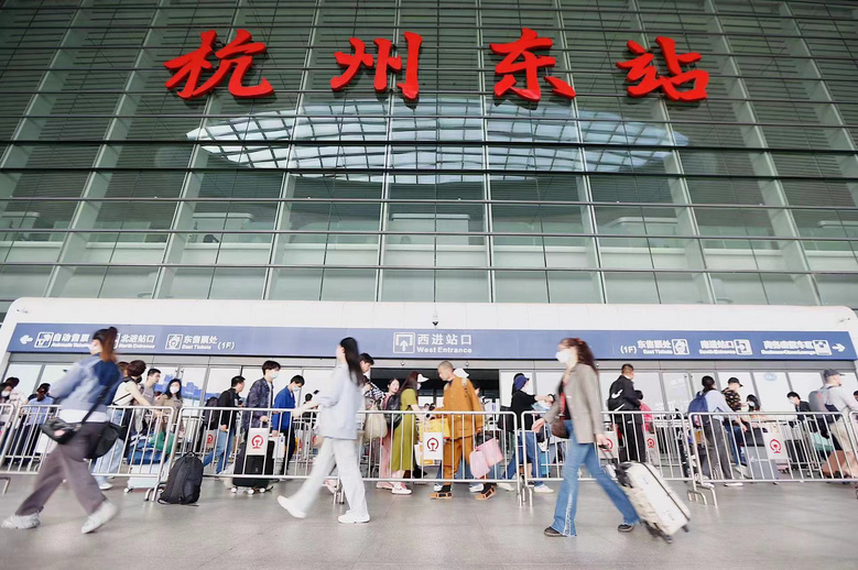 “随便给我个站票！”知名歌手差点赶不上自己的演唱会