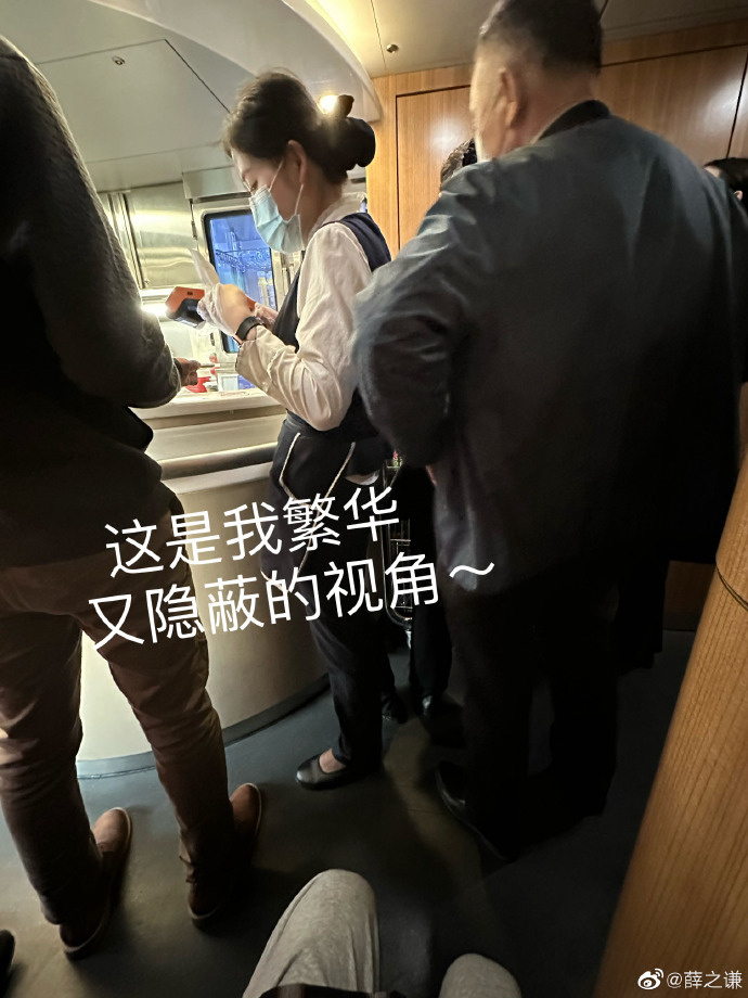 “随便给我个站票！”知名歌手差点赶不上自己的演唱会