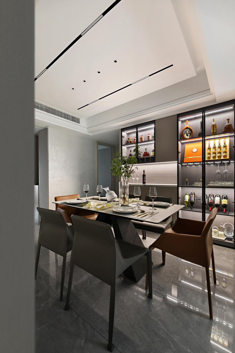 132�O�ִ����ݷ磬�����Դ���Χ�еĺڰ׻ң�