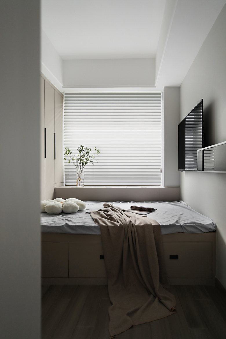 132�O�ִ����ݷ磬�����Դ���Χ�еĺڰ׻ң�