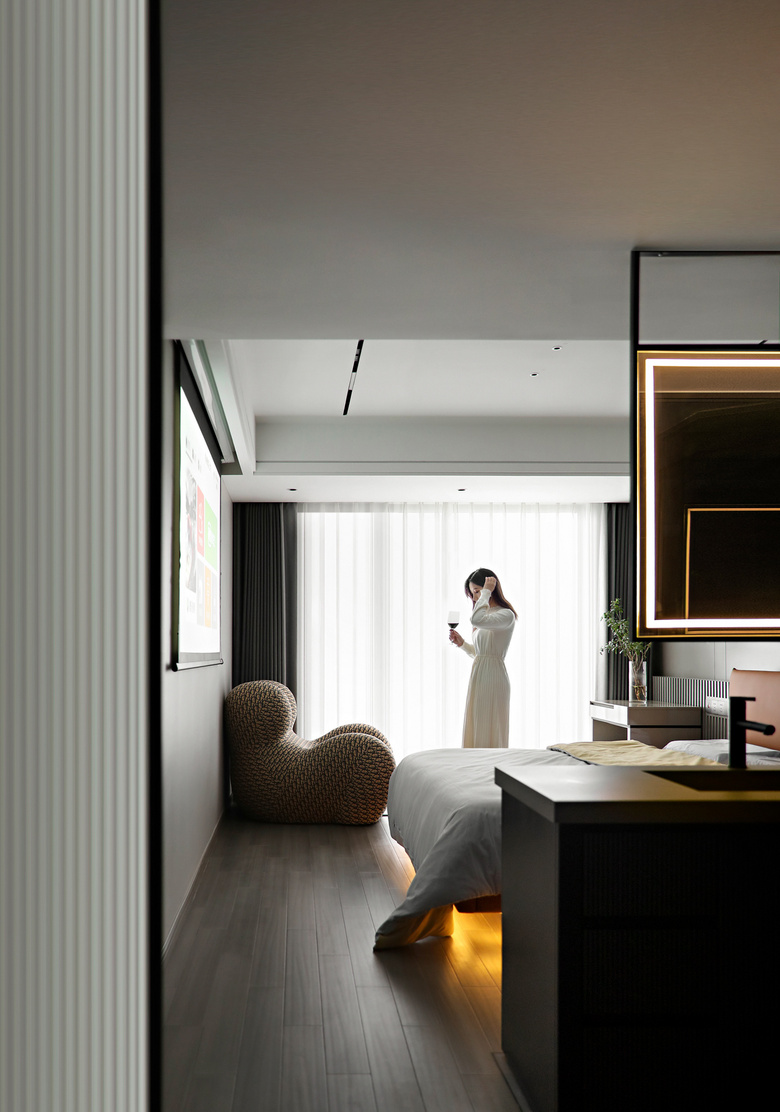 132�O�ִ����ݷ磬�����Դ���Χ�еĺڰ׻ң�