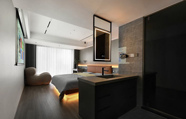 132�O�ִ����ݷ磬�����Դ���Χ�еĺڰ׻ң�