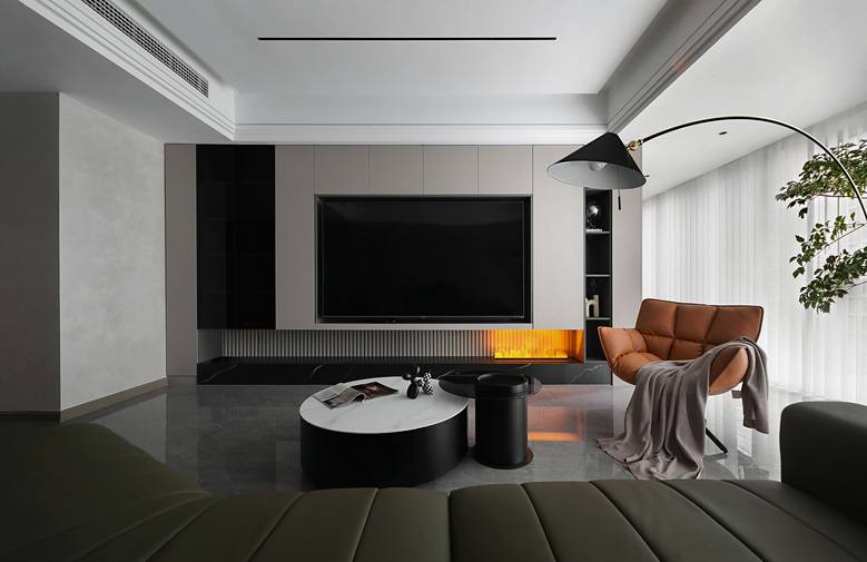 132�O�ִ����ݷ磬�����Դ���Χ�еĺڰ׻ң�