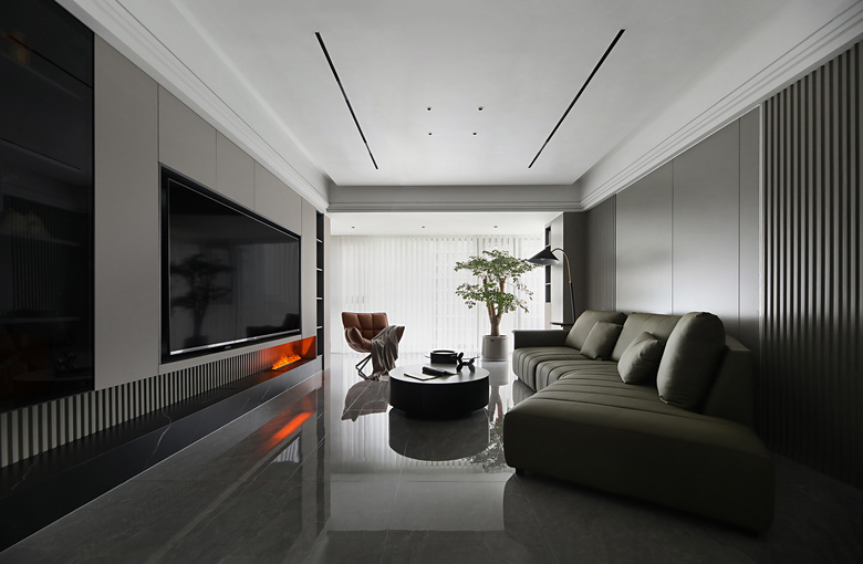 132�O�ִ����ݷ磬�����Դ���Χ�еĺڰ׻ң�