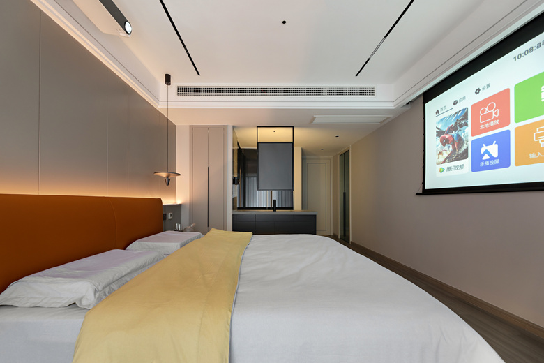 132�O�ִ����ݷ磬�����Դ���Χ�еĺڰ׻ң�