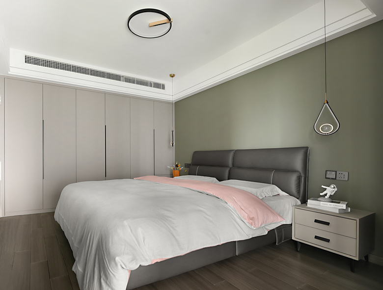 132�O�ִ����ݷ磬�����Դ���Χ�еĺڰ׻ң�