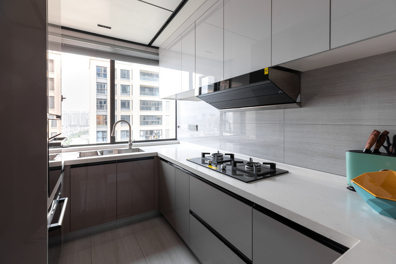 143�O�ִ��磬���Զ๦�ܡ������赺̨��ס��200�O�����ʸУ�