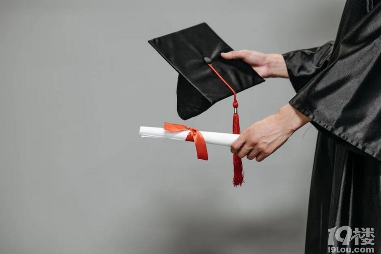 ����⻪Ϫɽ���С��Ҳ������ɺ쳾��ֻΪ;����������