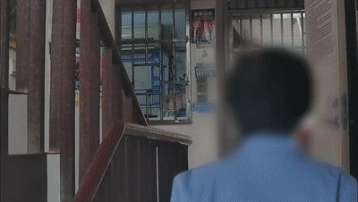 女子去宾馆开房，浙江老板娘直接“扣”下手机，报警！