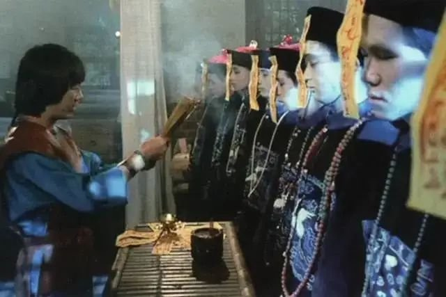 34年前,內(nèi)地首部僵尸電影,因題材遭刪減20分鐘,被埋沒至今