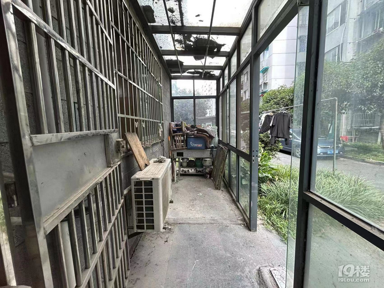 信义坊小区3室1厅房东直租