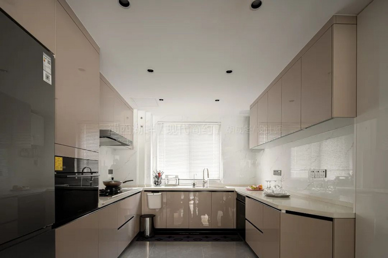 ¾֮136Oִ磬ɫʺгɳж