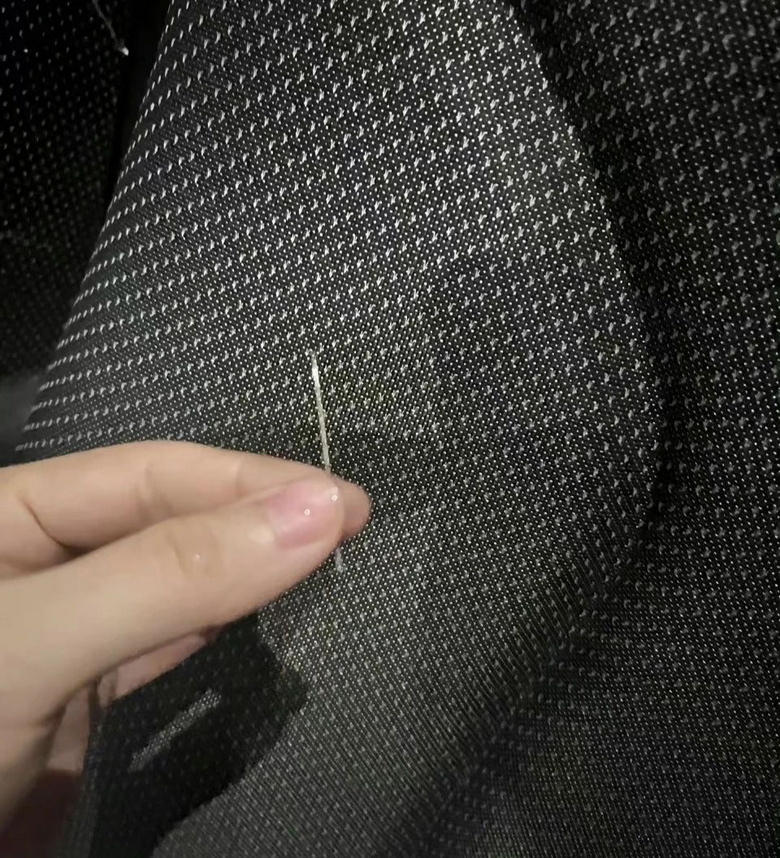 细思极恐！电影院座椅竟然插着一根针？影院已报警…