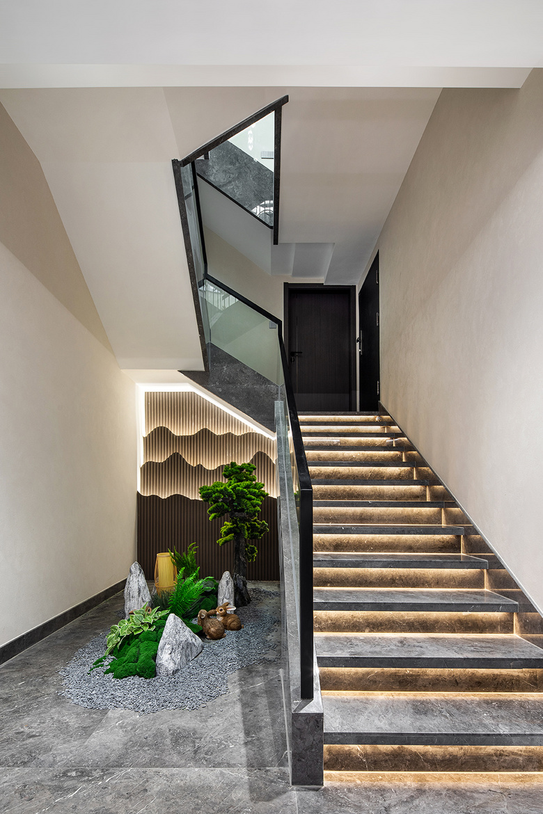 ¥�ݽǴ��������Ȥ��Ȼ�Ķ�Ԫ¥�ݿռ�