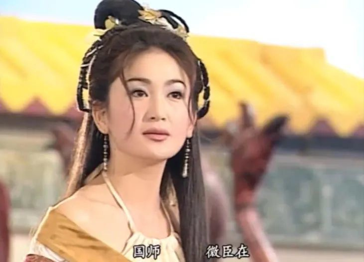 袁泉一件衣服這么豪奢,罕見啊