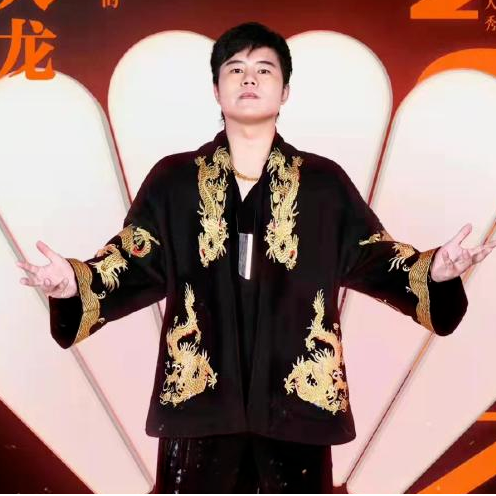 明日上演 | 過癮!國樂大師“方錦龍”攜弟子樂隊“大威天龍”