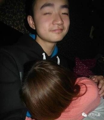 天才童星是如何陨落的？裸聊打架入黑帮，杀人后开毒趴变通缉犯