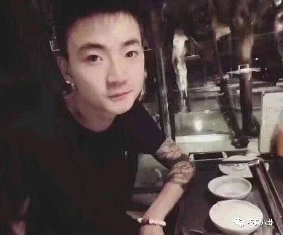 天才童星是如何陨落的？裸聊打架入黑帮，杀人后开毒趴变通缉犯