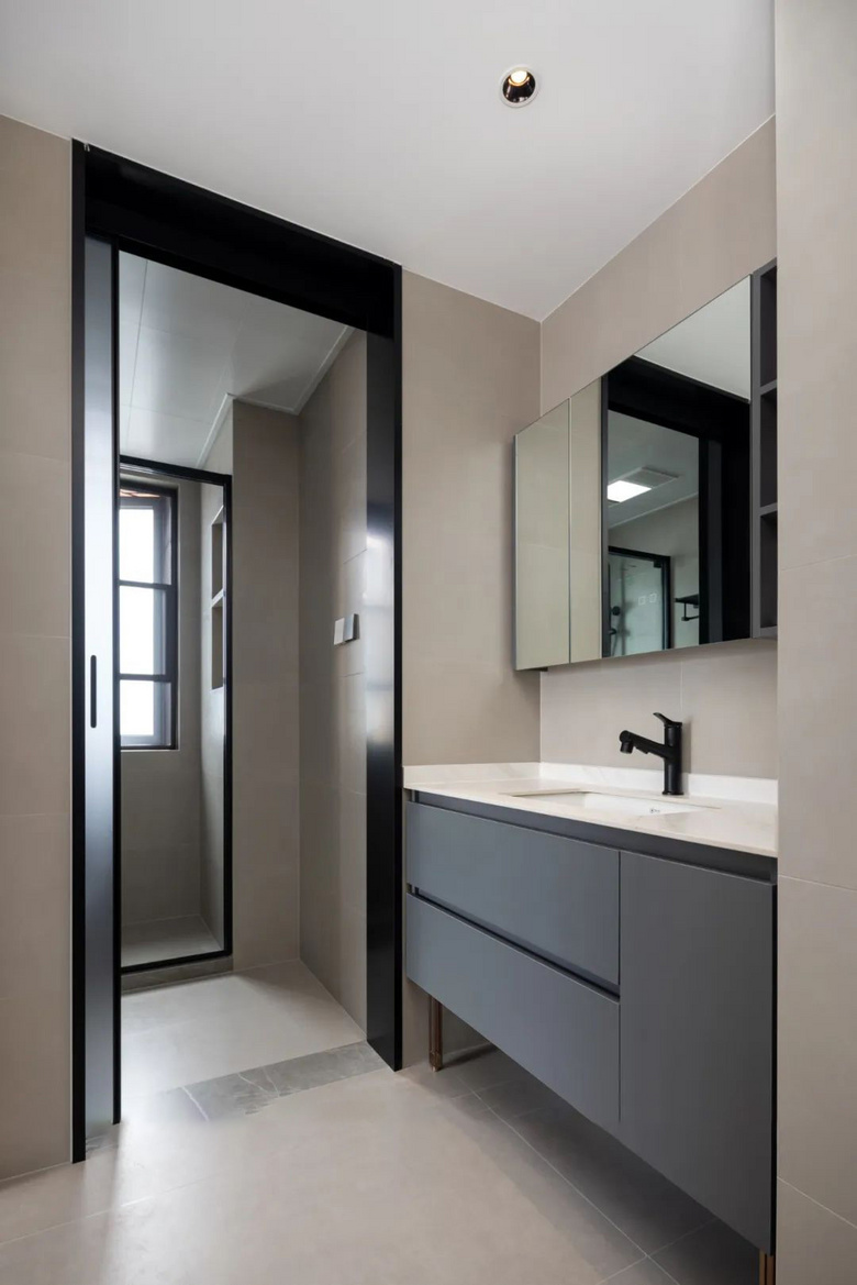 120�O��������ͷ��ƽ�������ڰ׻ұ��ֿռ�����