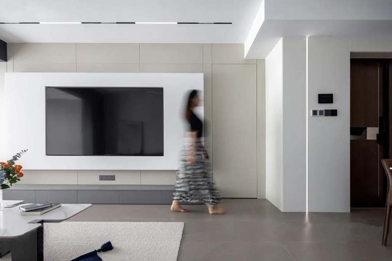 120�O��������ͷ��ƽ�������ڰ׻ұ��ֿռ�����