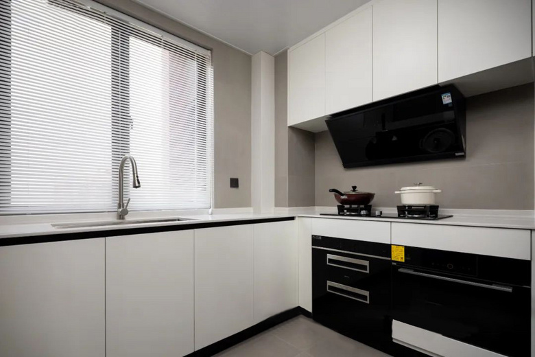 120�O��������ͷ��ƽ�������ڰ׻ұ��ֿռ�����