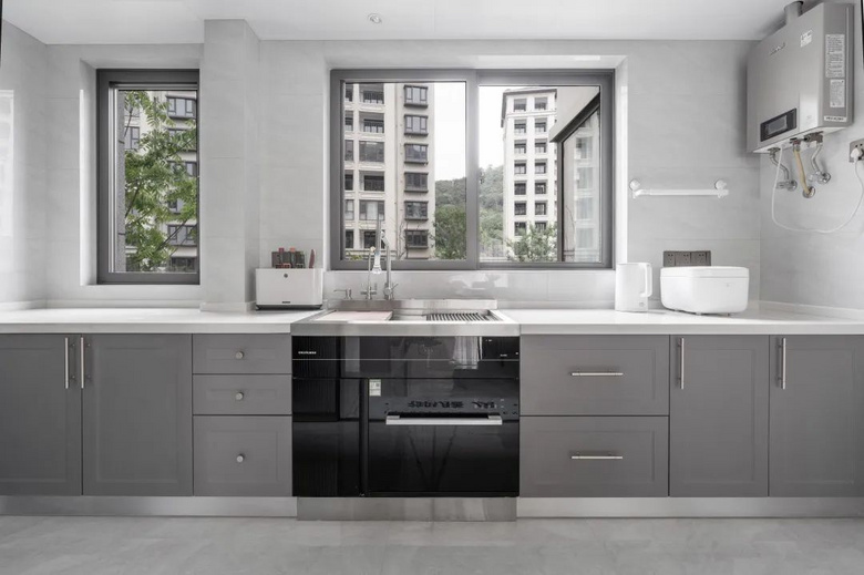 111�O��ɫ���ͷ磬�����ǳɫϵװ����ĳ���������