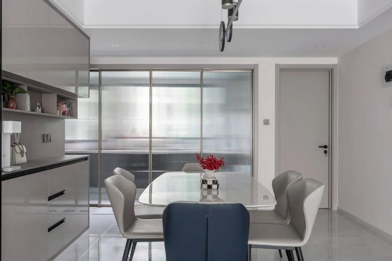 111�O��ɫ���ͷ磬�����ǳɫϵװ����ĳ���������