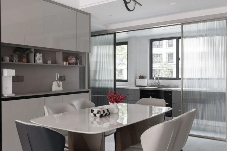 111�O��ɫ���ͷ磬�����ǳɫϵװ����ĳ���������