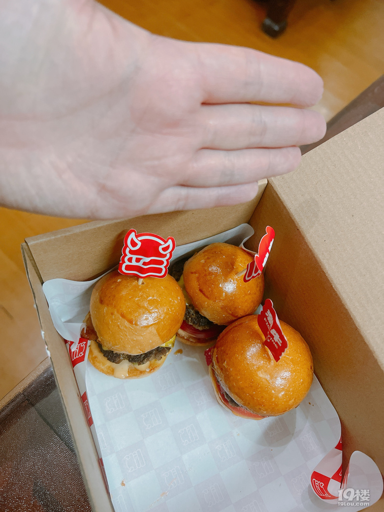 中山北路的漢堡店也越來越多了!