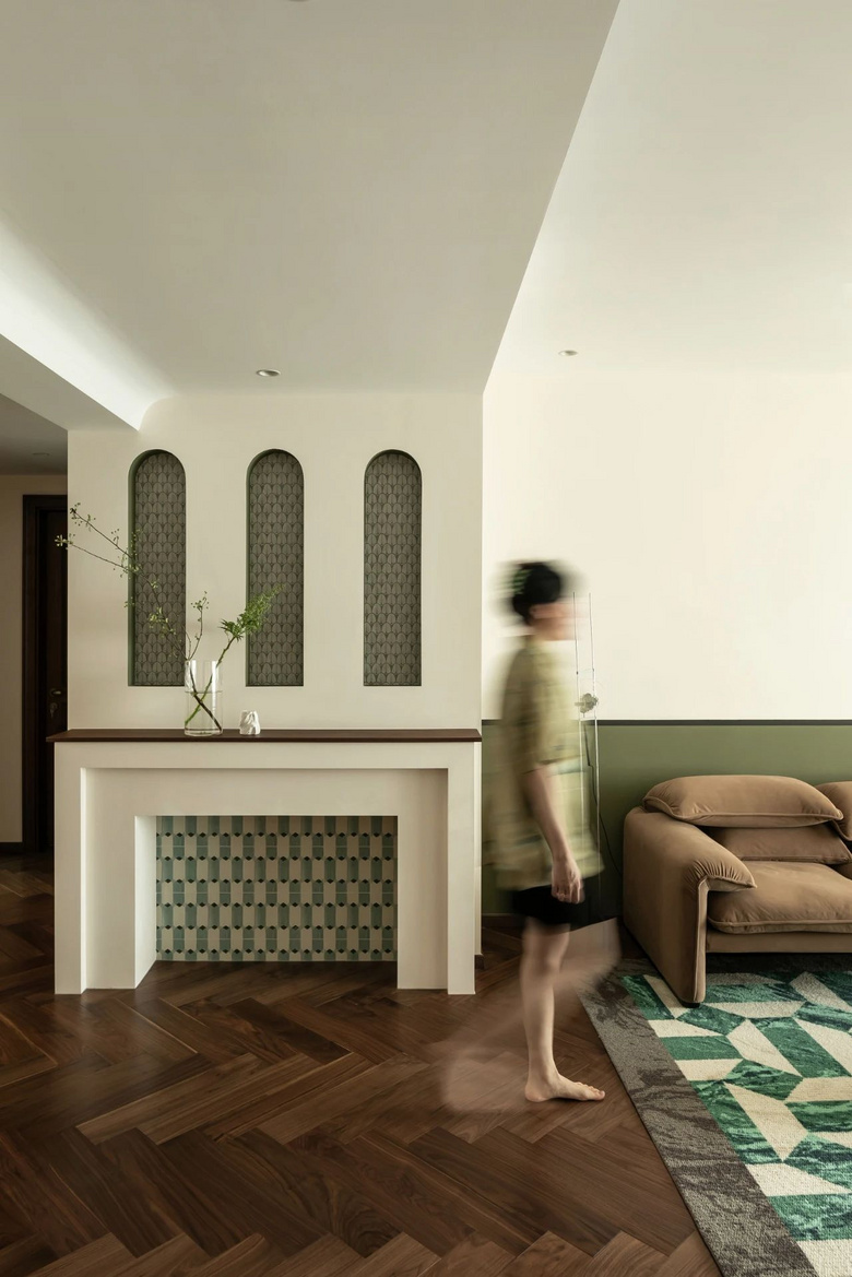 ����ɫ��+����+�ٱ�Ԫ�ع������¼ң����������󸴹ŷ���ը��