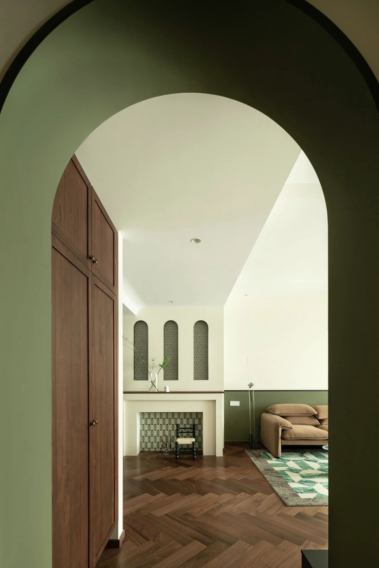 ����ɫ��+����+�ٱ�Ԫ�ع������¼ң����������󸴹ŷ���ը��