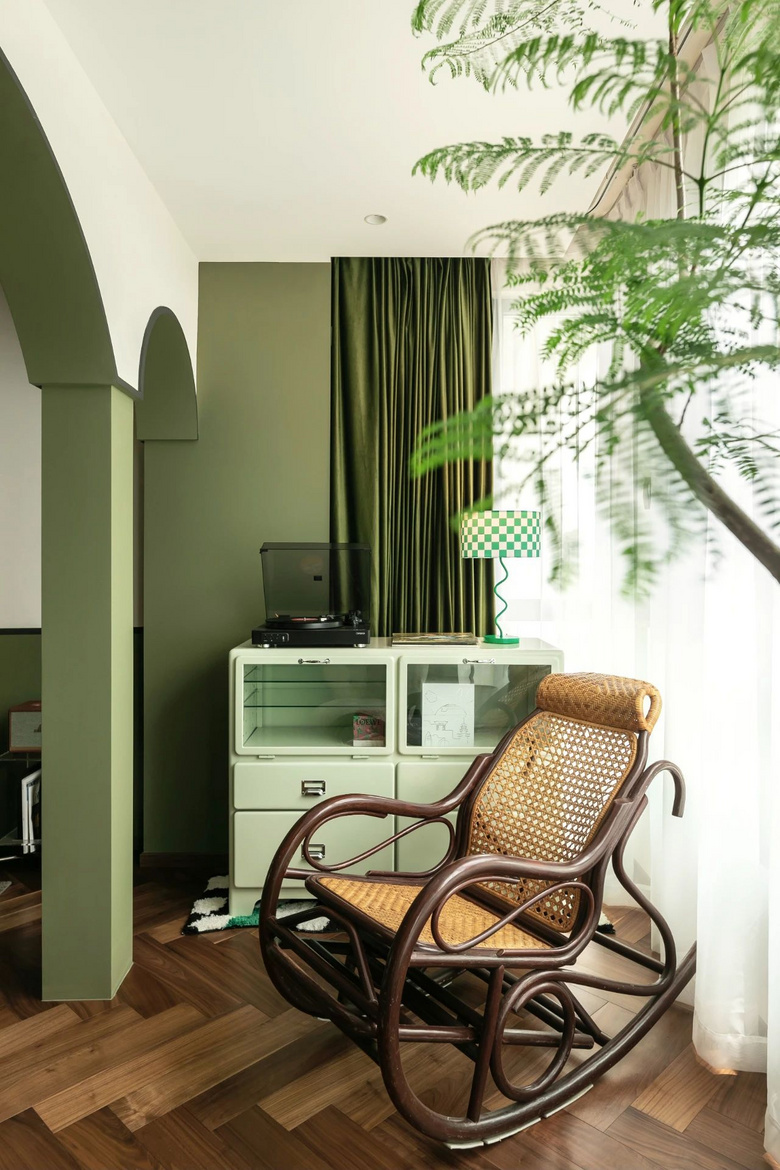 ����ɫ��+����+�ٱ�Ԫ�ع������¼ң����������󸴹ŷ���ը��