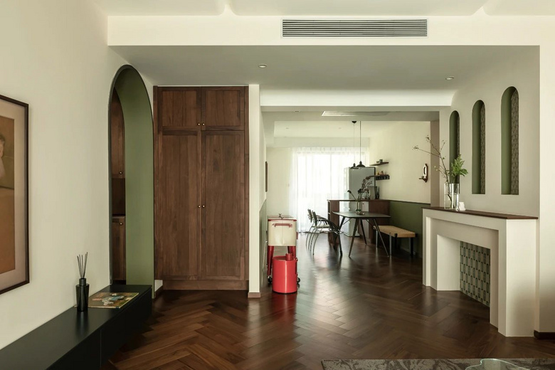 ����ɫ��+����+�ٱ�Ԫ�ع������¼ң����������󸴹ŷ���ը��