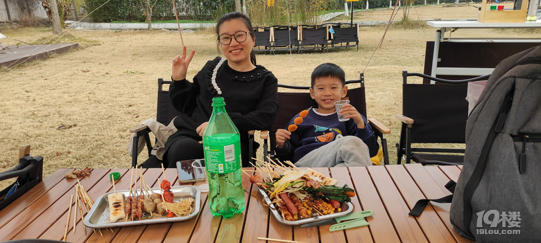 一家三口的亲子周末，鸬鸟镇布达羊农场里，美丽山水里的陪伴时光