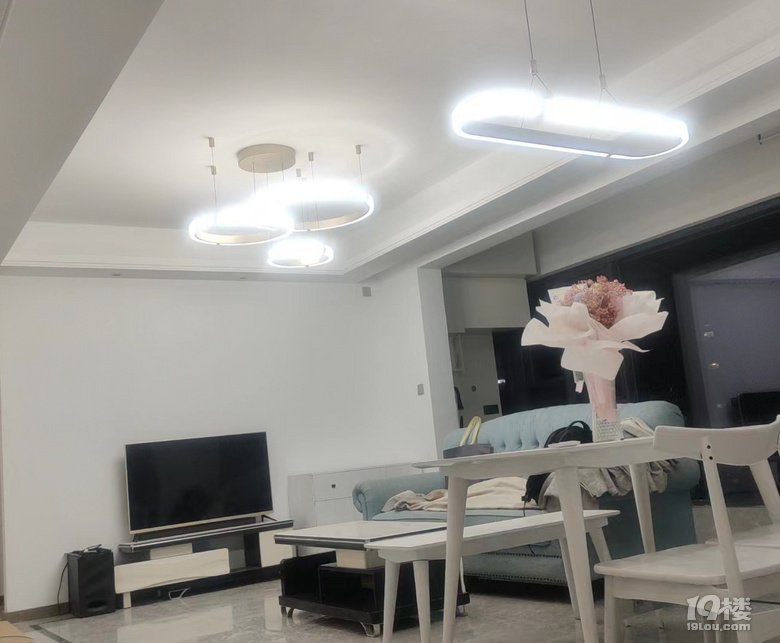 崇贤星合映河景房125方4房2厅2卫整租拎包入住4300一月