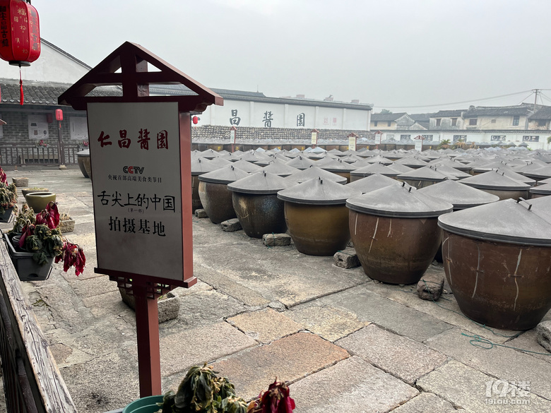 马上新年了，去囤点年货，买点酱油！