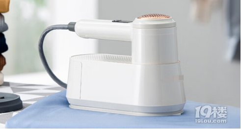 在家庭生活中,挂烫机又被称为电熨斗或熨烫机,已经成为衣物整理的关键