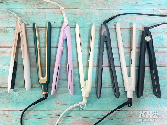 日常生活中,很多人经常要使用卷发棒(又名直发器,夹发板)来帮自己做一