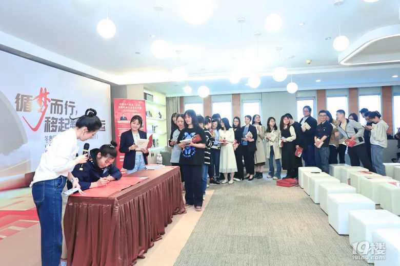 冬奧冠軍徐夢桃來啦,簽名新書《命運(yùn)翻轉(zhuǎn)》免費(fèi)送!