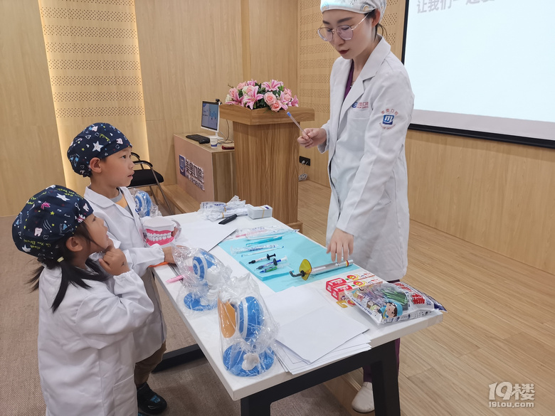 美奥口腔小小牙医活动，小朋友的龋齿率家长可得重视呀