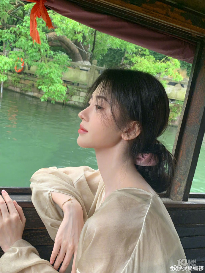 鞠婧?对接否认续约
