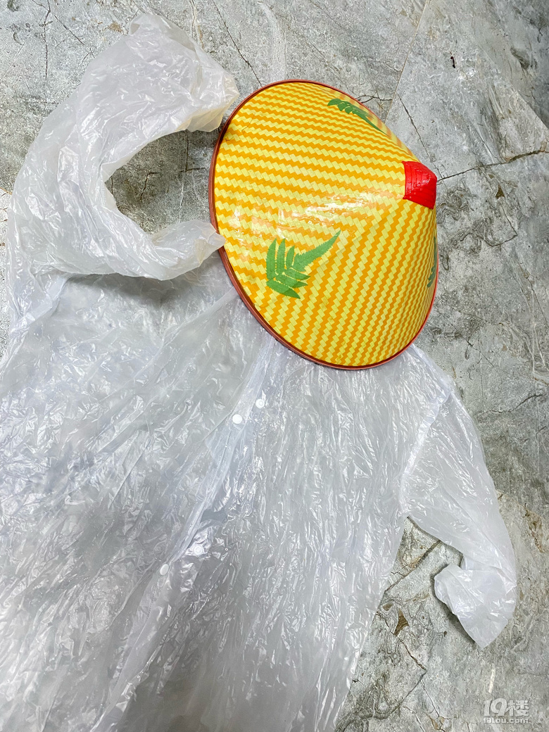 夜晚雨中骑行，真找虐……想念晴天