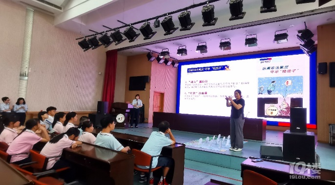 浦發(fā)銀行杭州分行走進(jìn)溫州特殊教育學(xué)校普及金融知識(shí)萬(wàn)里行活動(dòng)