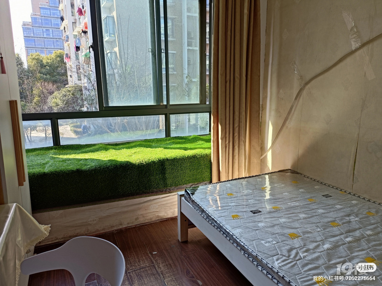 和苑小区带大飘窗，1100元，15平米，2楼，公共天然气厨房