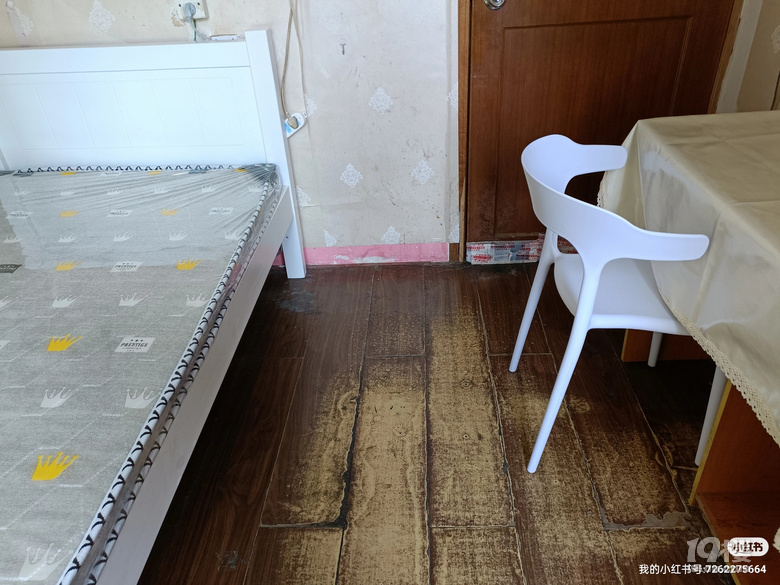 和苑小区带大飘窗，1100元，15平米，2楼，公共天然气厨房