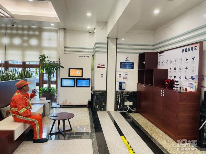 致敬高溫下的堅(jiān)守者 浦發(fā)銀行杭州分行清涼一夏公益活動暖人心