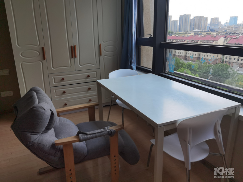 房東直租:杭州城西銀泰對(duì)面LOFT公寓(朝南)拎包入住
