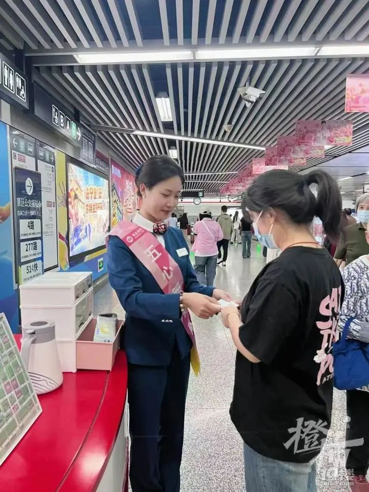 不到3分鐘,一張衛(wèi)生巾就送到了!外地女孩被杭州的這個細(xì)節(jié)暖到